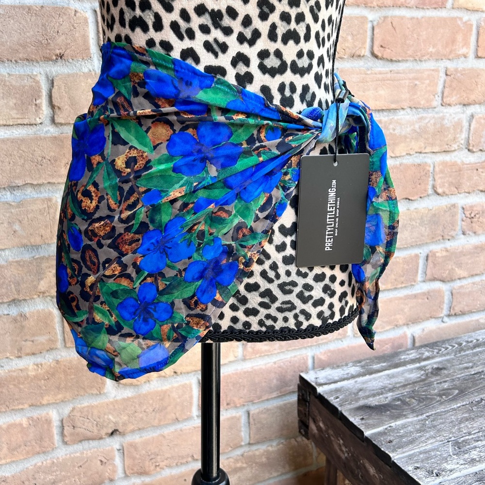 PrettyLittleThing Blue & Green Floral Swim Sarong